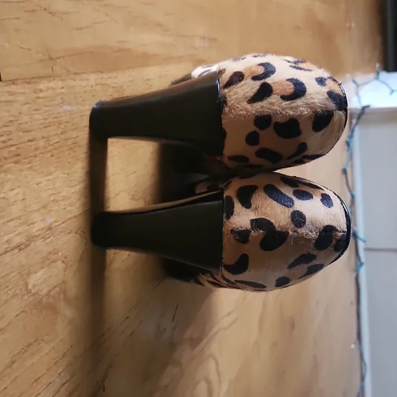 Heels - Picture 3 of 4